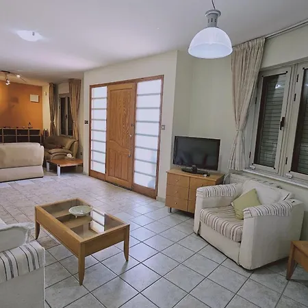 Zenon House לרנקה