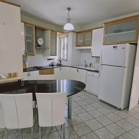 Zenon House בית נופש *